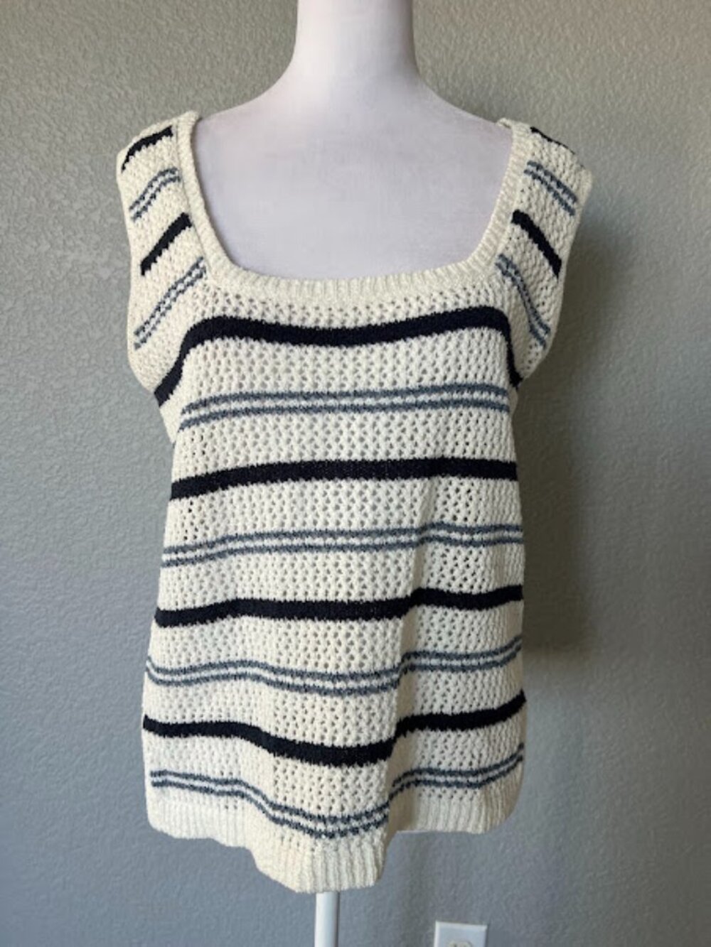 Weekend Los Angeles Square Neck Knit Sleeveless Tank Top Shirt Size Medium